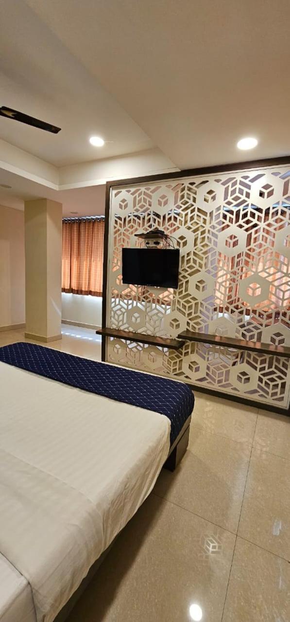 Stayguru Hotel Atithi Bhuj Exterior photo
