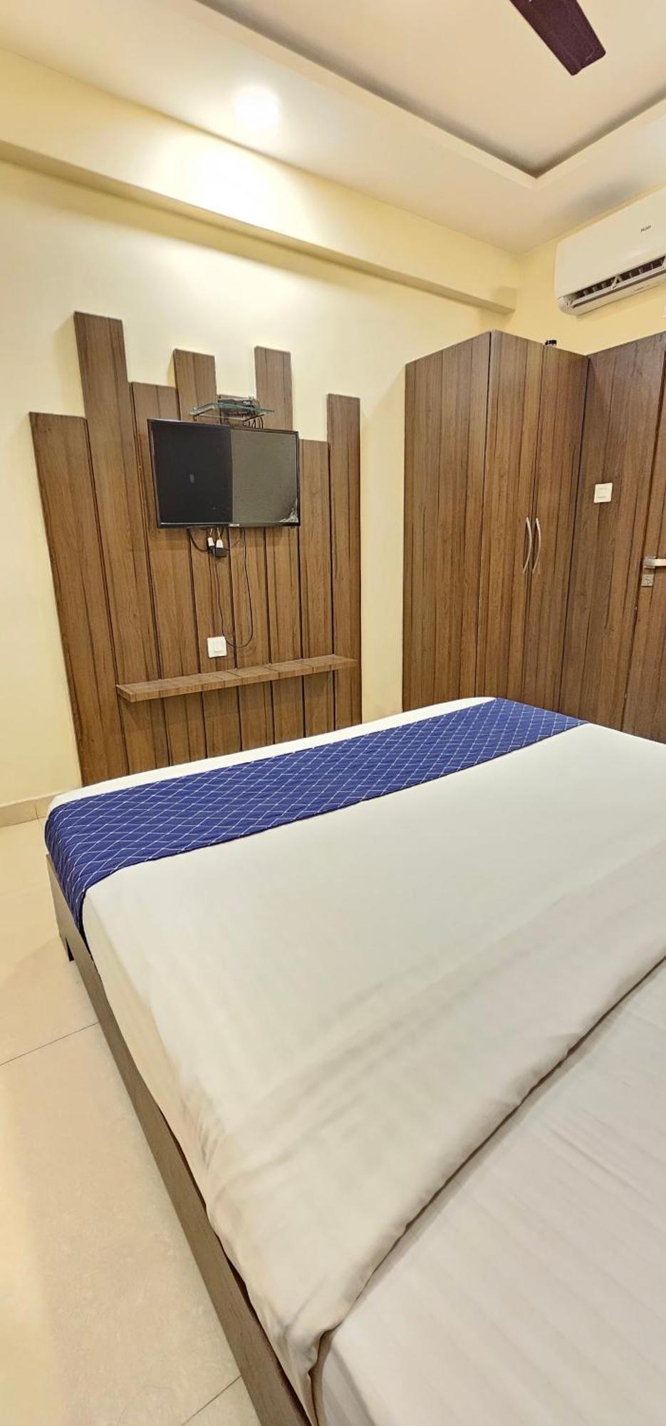 Stayguru Hotel Atithi Bhuj Exterior photo